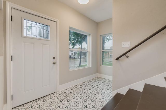 1215 W Gray Street 1, Houston, TX 77019