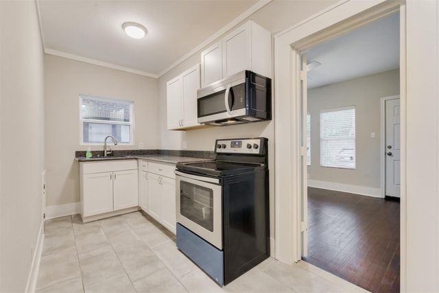 1215 W Gray Street 1, Houston, TX 77019