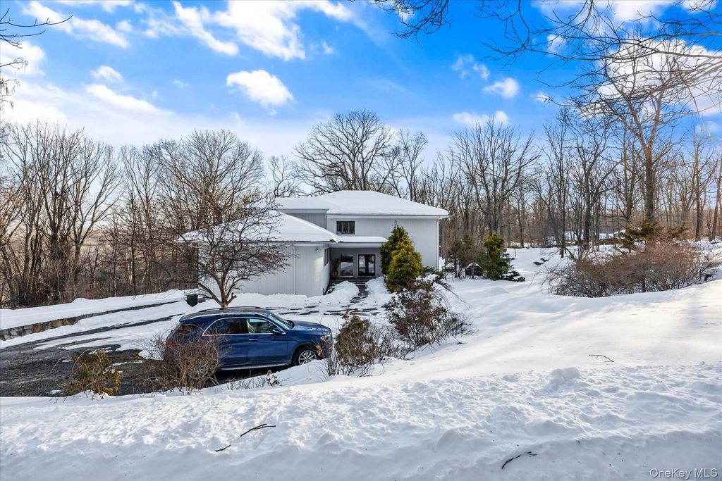 10 Rustling Lane, Bedford, NY 10506