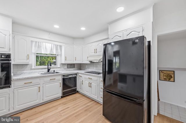 1220 NORTH BLVD, Bethlehem, PA 18017