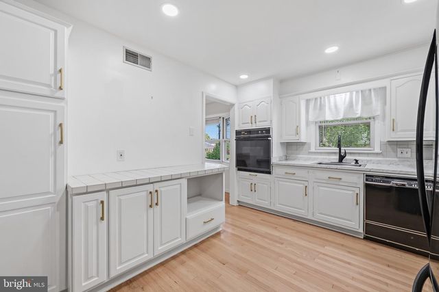 1220 NORTH BLVD, Bethlehem, PA 18017