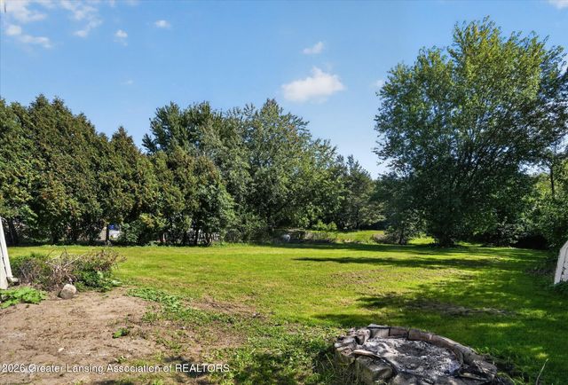 5027 Geraldine Drive, Lansing, MI 48917