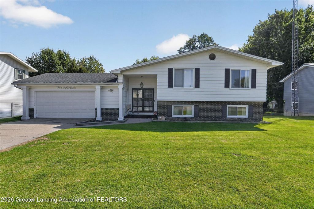 5027 Geraldine Drive, Lansing, MI 48917