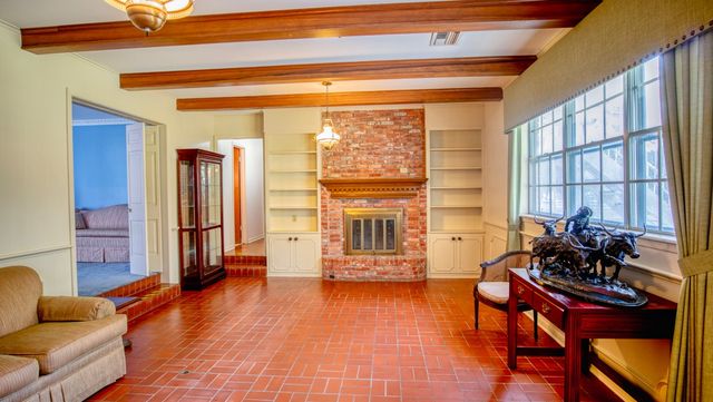 301 Cedar Circle, Brenham, TX 77833