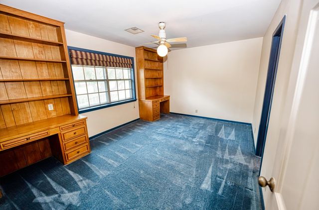 301 Cedar Circle, Brenham, TX 77833