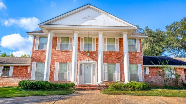 301 Cedar Circle, Brenham, TX 77833