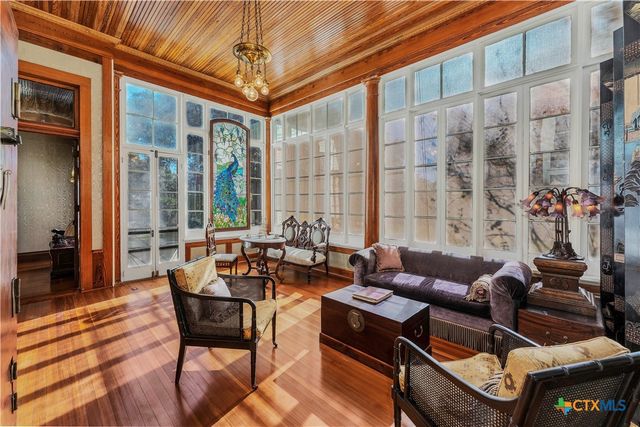 524 Saint Peter Street, Gonzales, TX 78629