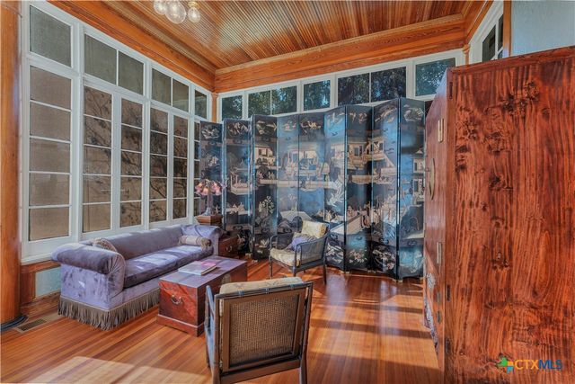 524 Saint Peter Street, Gonzales, TX 78629