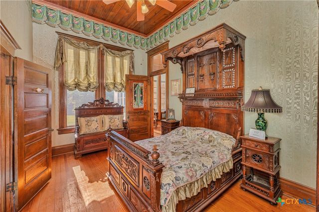 524 Saint Peter Street, Gonzales, TX 78629