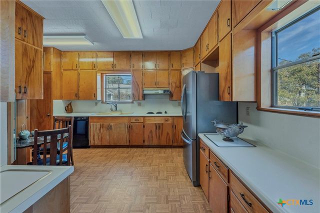 524 Saint Peter Street, Gonzales, TX 78629