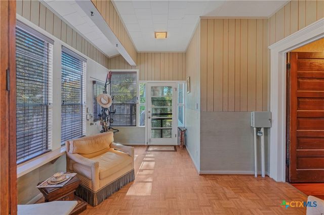 524 Saint Peter Street, Gonzales, TX 78629