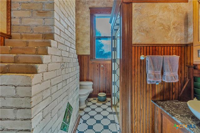 524 Saint Peter Street, Gonzales, TX 78629