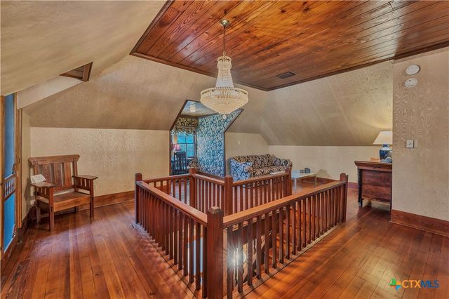 524 Saint Peter Street, Gonzales, TX 78629