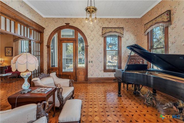 524 Saint Peter Street, Gonzales, TX 78629