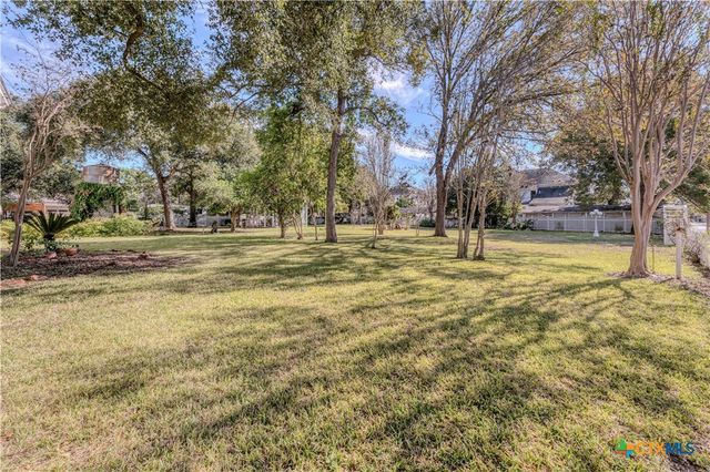 524 Saint Peter Street, Gonzales, TX 78629