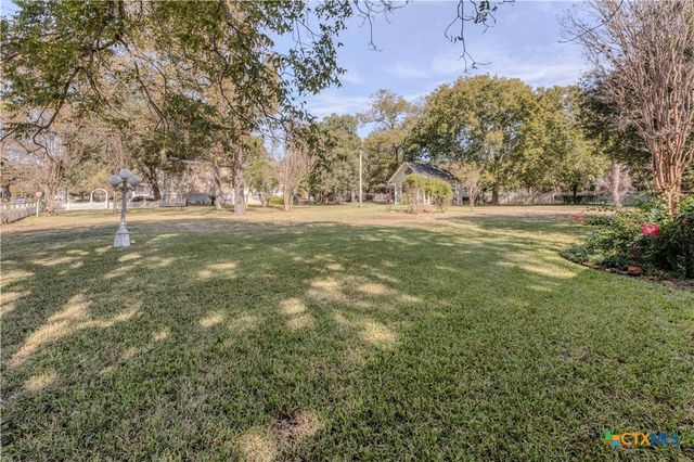 524 Saint Peter Street, Gonzales, TX 78629