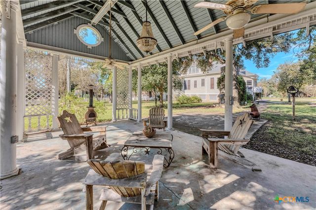 524 Saint Peter Street, Gonzales, TX 78629