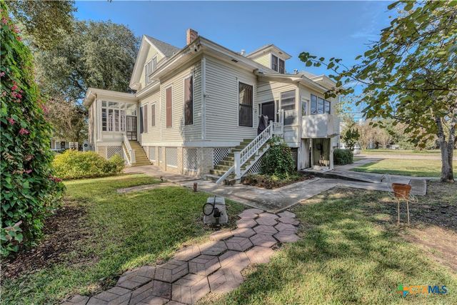 524 Saint Peter Street, Gonzales, TX 78629