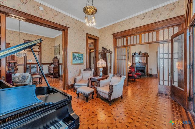 524 Saint Peter Street, Gonzales, TX 78629