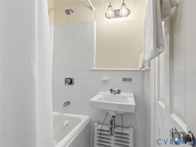 3209 W Grace St, Richmond, VA 23221