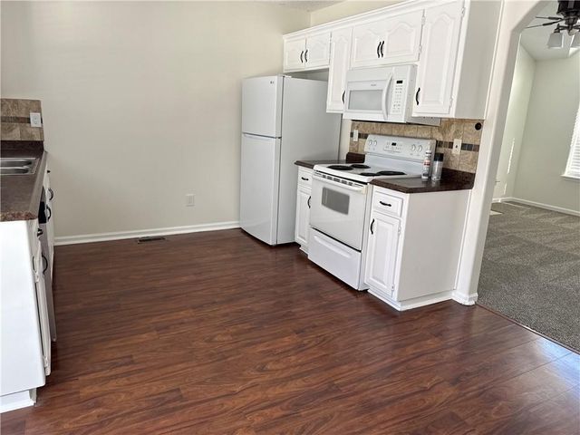 5734 NE Barnes Avenue, Kansas City, MO 64119