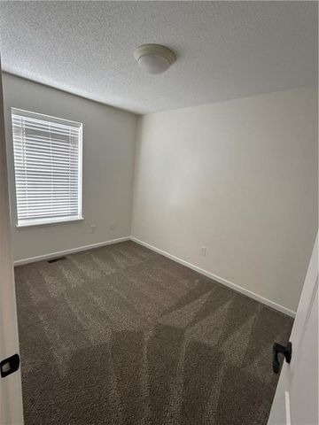 5734 NE Barnes Avenue, Kansas City, MO 64119