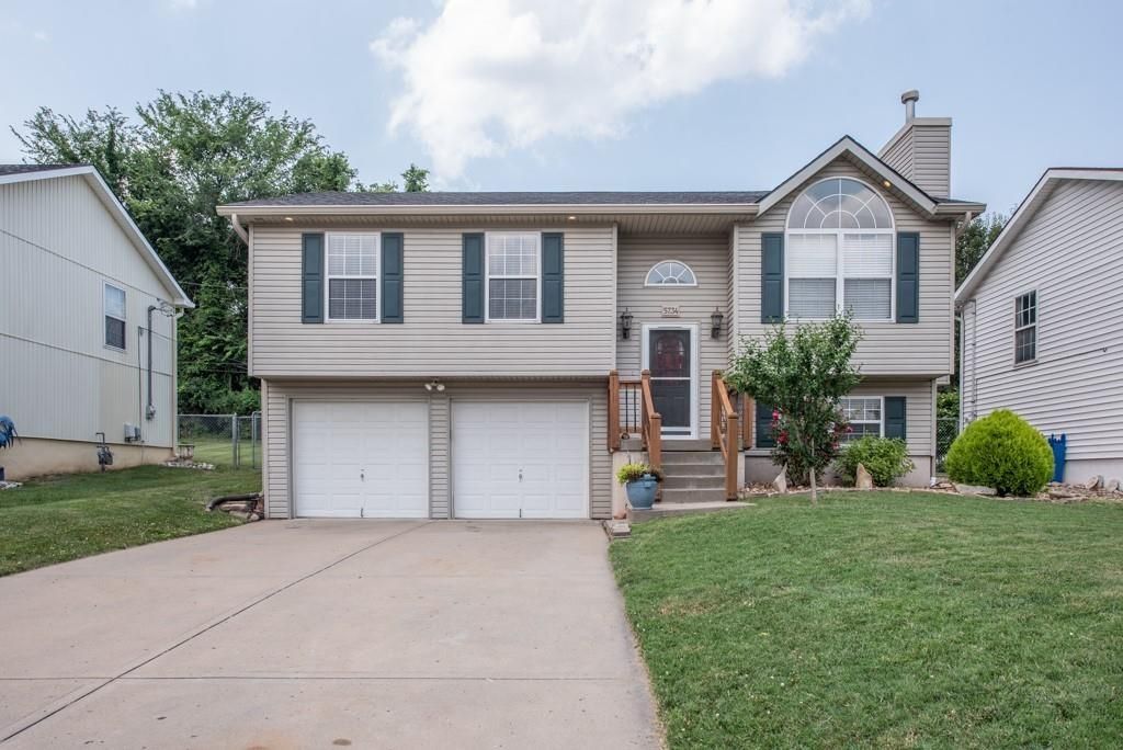 5734 NE Barnes Avenue, Kansas City, MO 64119