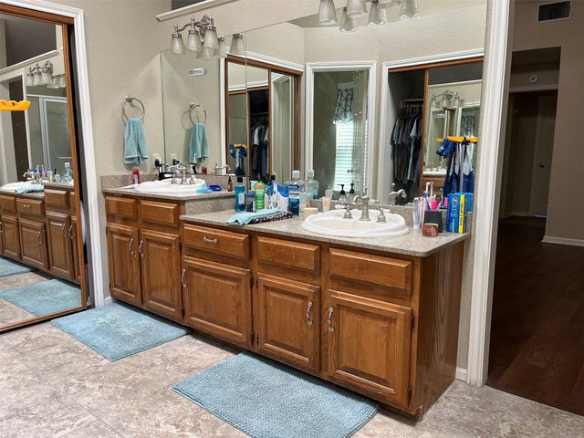 6401 Woodcrest DR, Austin, TX 78759