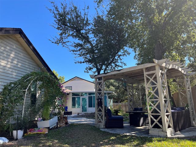 6401 Woodcrest DR, Austin, TX 78759