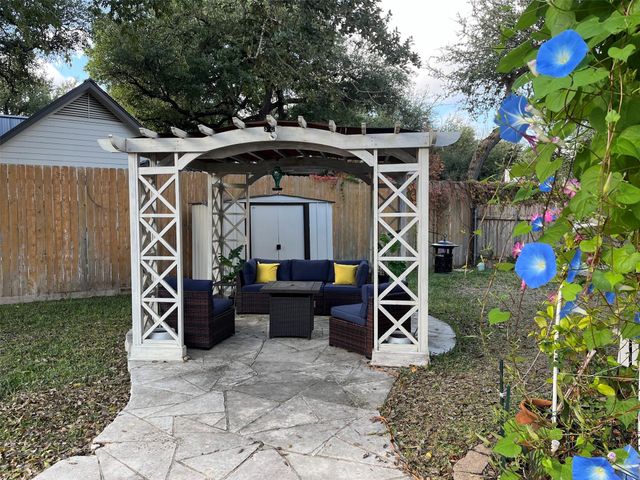 6401 Woodcrest DR, Austin, TX 78759