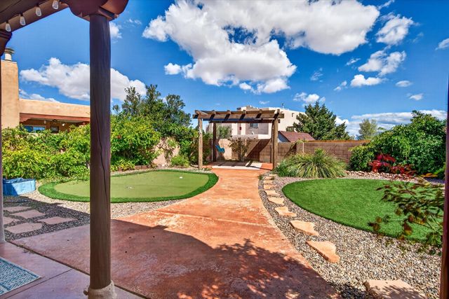 9714 Entrada Place NW, Albuquerque, NM 87114