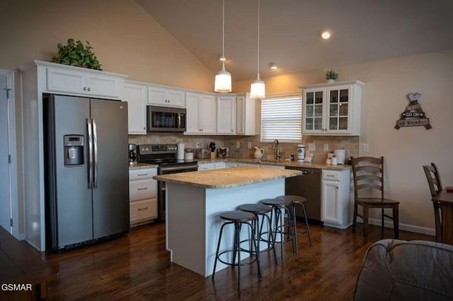 862 Sourwood Drive, Gatlinburg, TN 37738