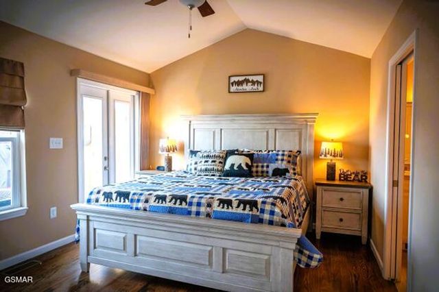 862 Sourwood Drive, Gatlinburg, TN 37738