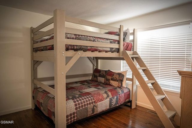 862 Sourwood Drive, Gatlinburg, TN 37738