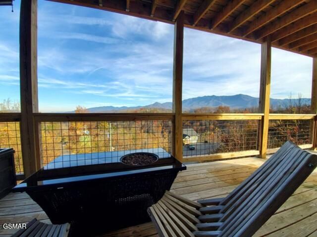 862 Sourwood Drive, Gatlinburg, TN 37738