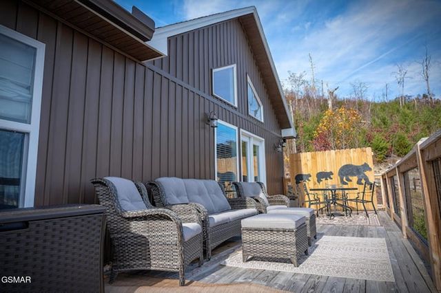 862 Sourwood Drive, Gatlinburg, TN 37738