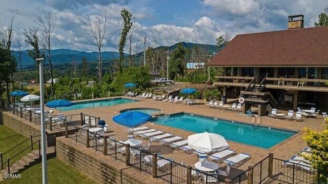 862 Sourwood Drive, Gatlinburg, TN 37738