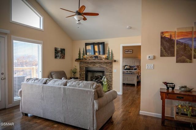 862 Sourwood Drive, Gatlinburg, TN 37738