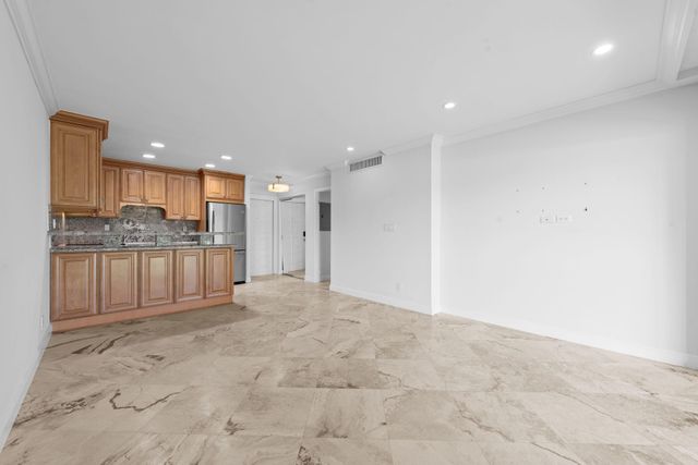 451 Greensward Lane 201-B, Delray Beach, FL 33445