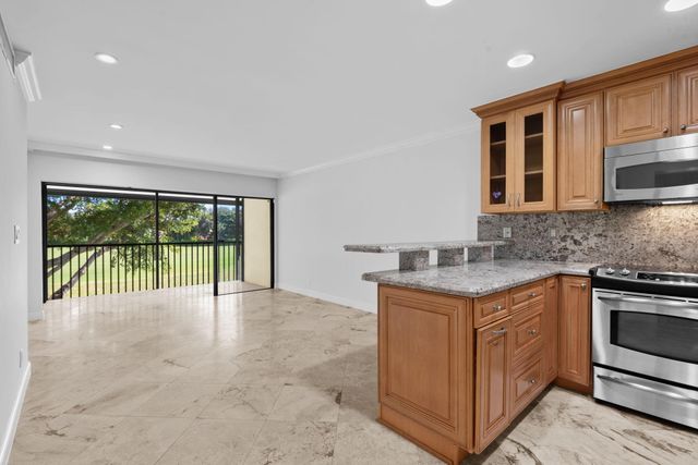 451 Greensward Lane 201-B, Delray Beach, FL 33445