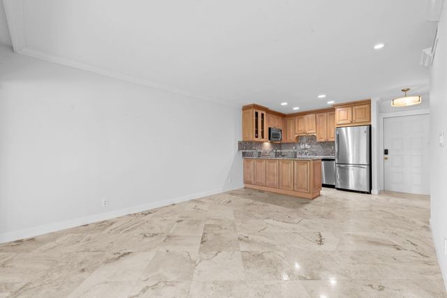 451 Greensward Lane 201-B, Delray Beach, FL 33445