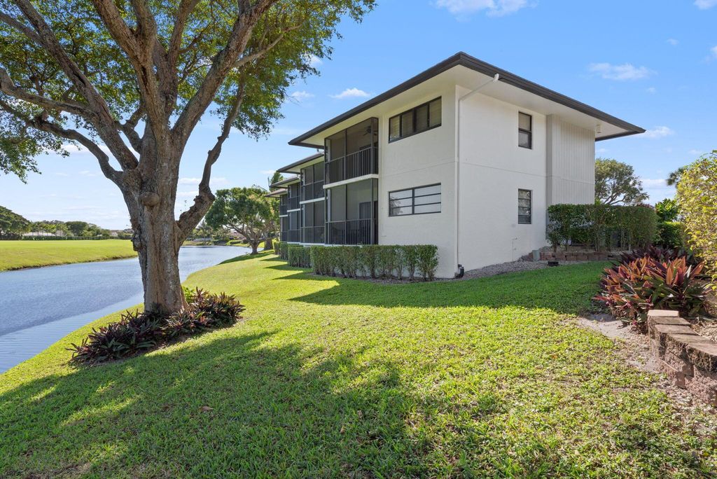 451 Greensward Lane 201-B, Delray Beach, FL 33445