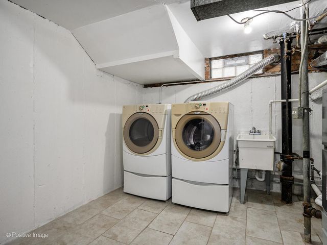 8944 Skokie Boulevard B, Skokie, IL 60076