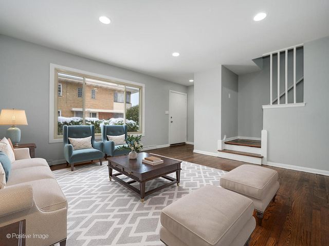 8944 Skokie Boulevard B, Skokie, IL 60076