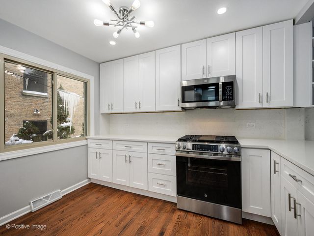 8944 Skokie Boulevard B, Skokie, IL 60076