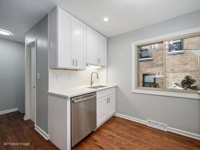 8944 Skokie Boulevard B, Skokie, IL 60076