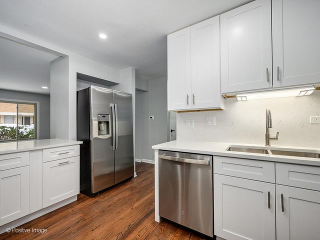 8944 Skokie Boulevard B, Skokie, IL 60076