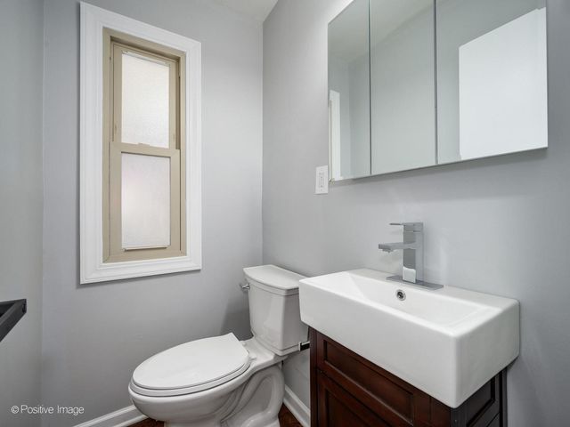 8944 Skokie Boulevard B, Skokie, IL 60076