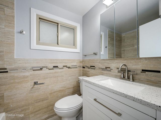 8944 Skokie Boulevard B, Skokie, IL 60076