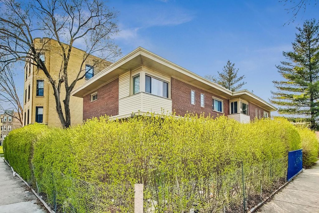 8944 Skokie Boulevard B, Skokie, IL 60076